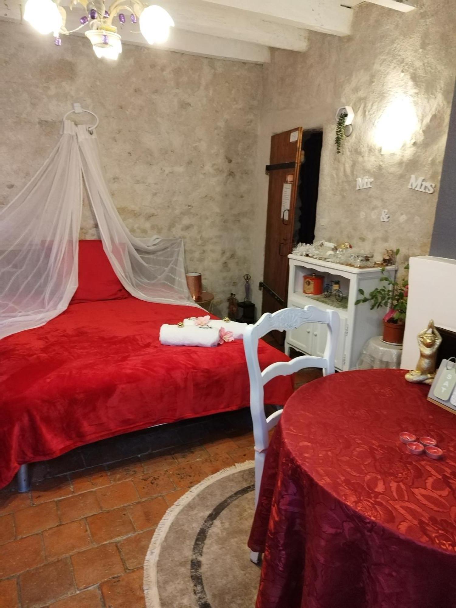 Jacuzzi Massage Sur Rdv,Duo,Reiki,Californien, Reflexologie Plantaire, Et Bouteille Mousseux Offerte Bed and Breakfast Ferolles Εξωτερικό φωτογραφία